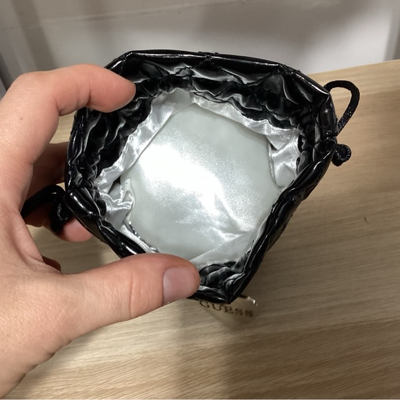 Guess Black Patent Leather Travel Bag Pouch Jewelry Makeup Drawstring  NWOT - Picture 8 of 9